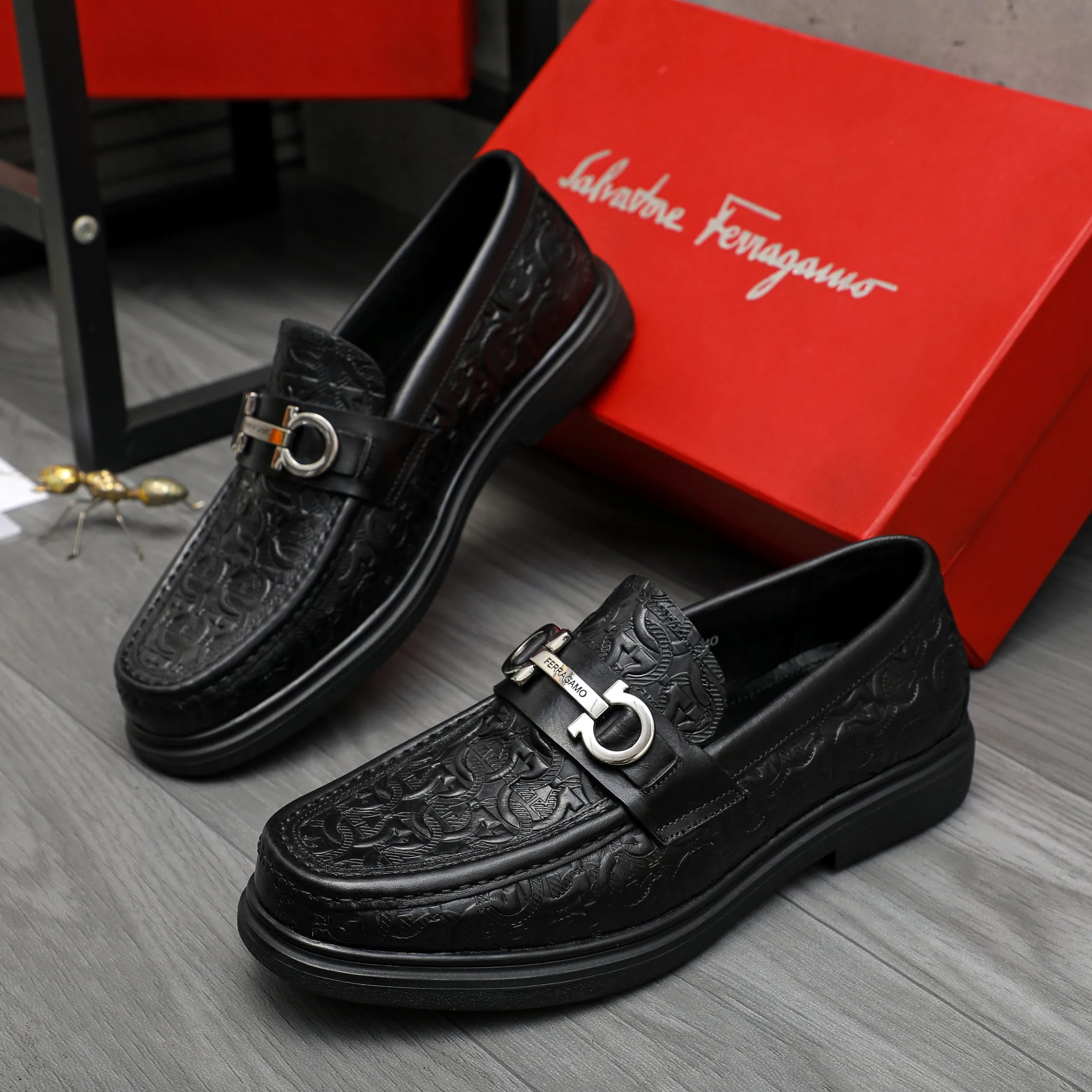 Men's shoes 💰p460 Product trademark: Ferragamo " Ferragamo ] Business slip-on leather shoes Regular size: 38-45 Product material: Selected embossed cowhide upper, cowhide lining, rubber outsole